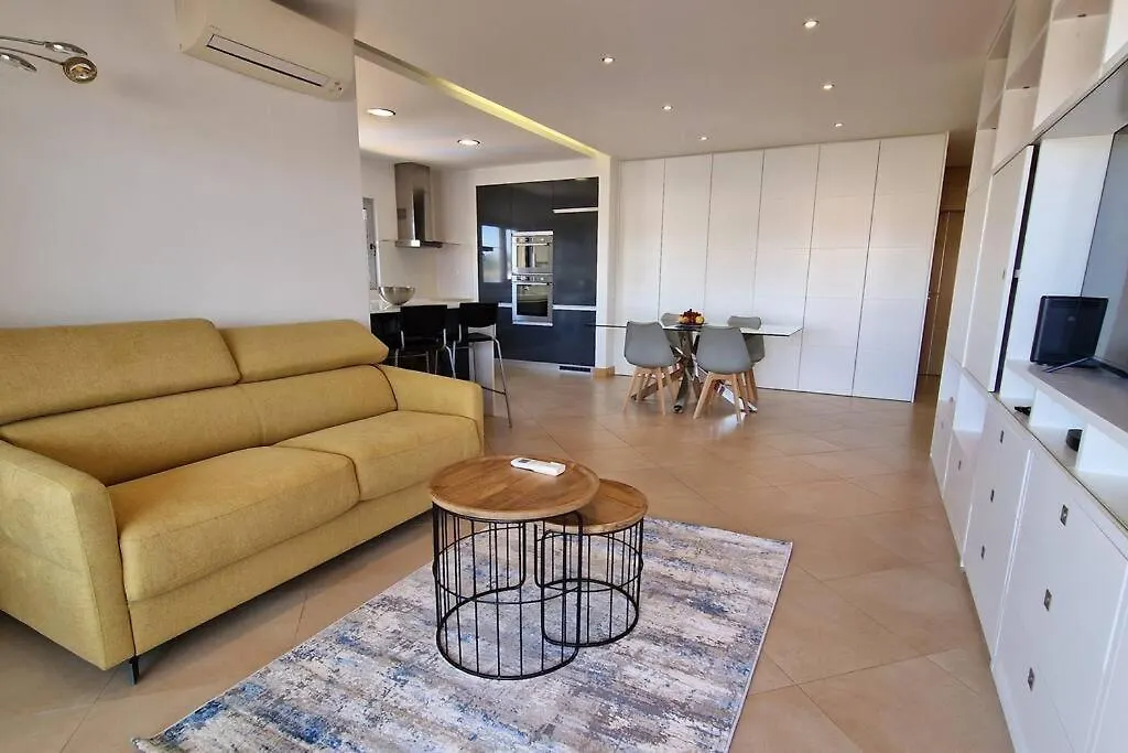 Deluxe 2 Bedroom Apartment With Bbq Lagos