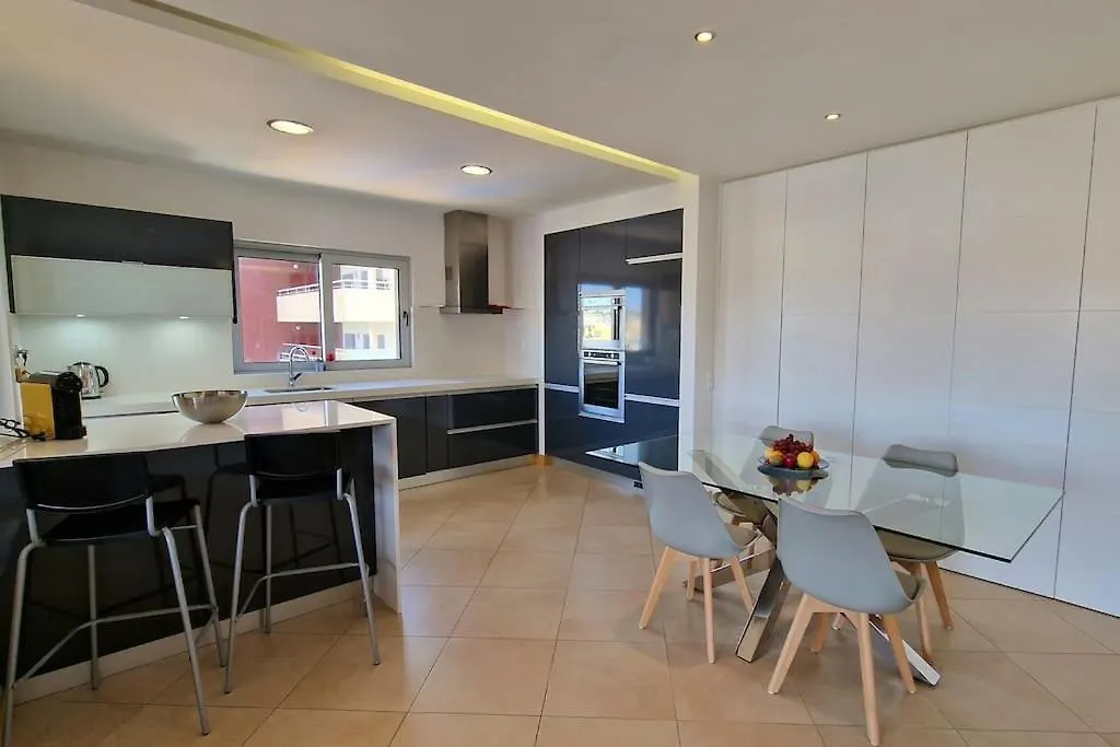 Deluxe 2 Bedroom Apartment With Bbq Lagos