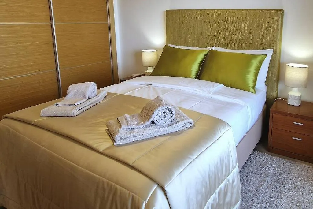 Deluxe 2 Bedroom Apartment With Bbq Lagos 0*,  Portugal