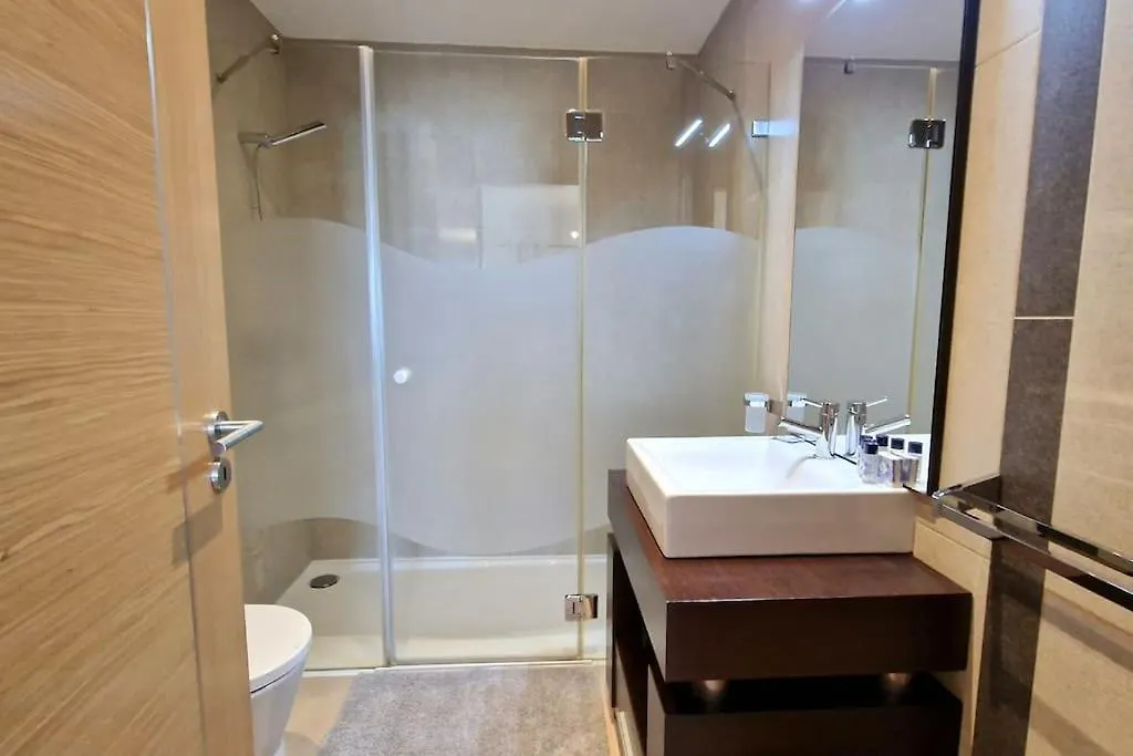 Deluxe 2 Bedroom Apartment With Bbq Lagos