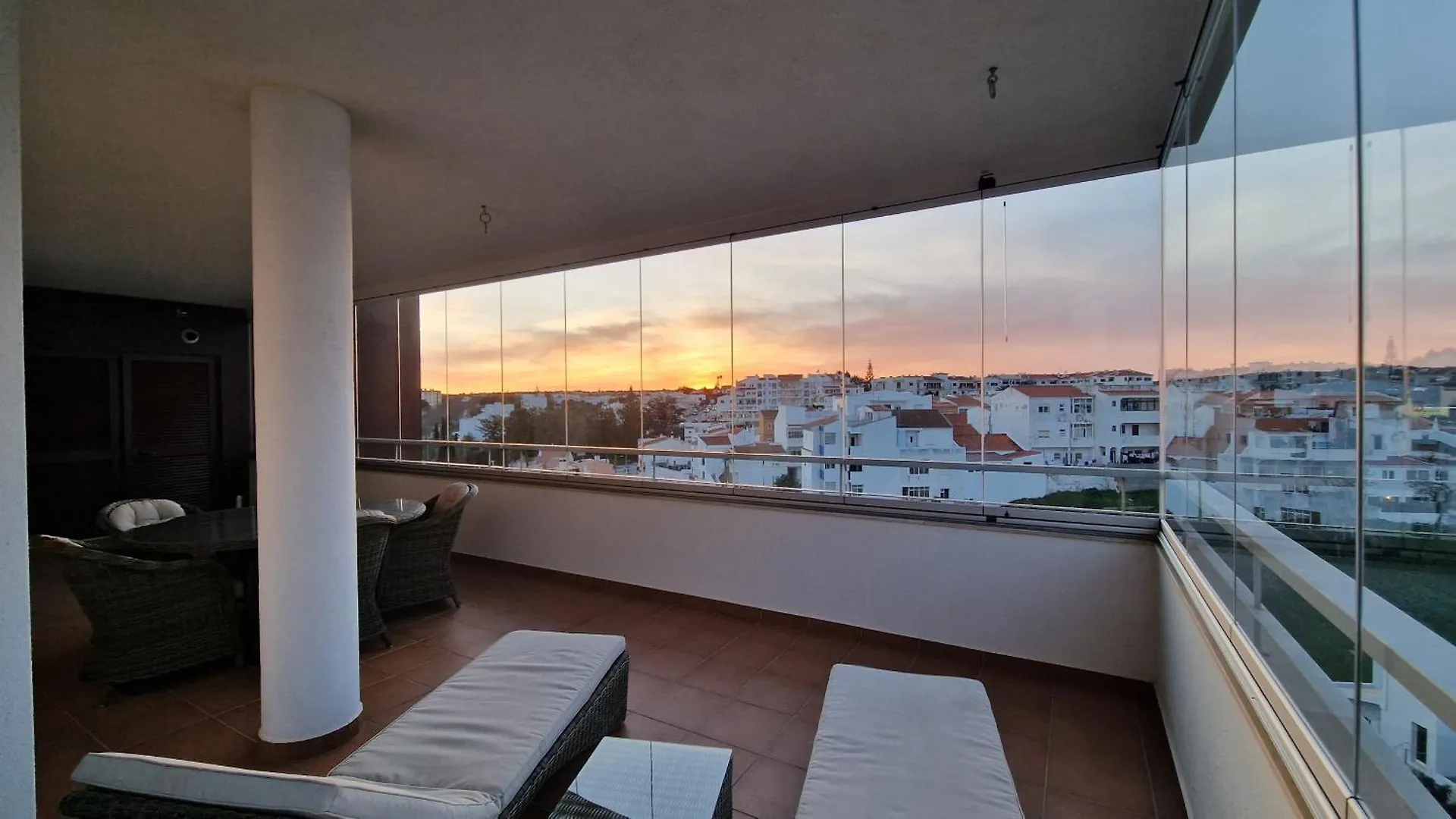 Deluxe 2 Bedroom Apartment With Bbq Lagos